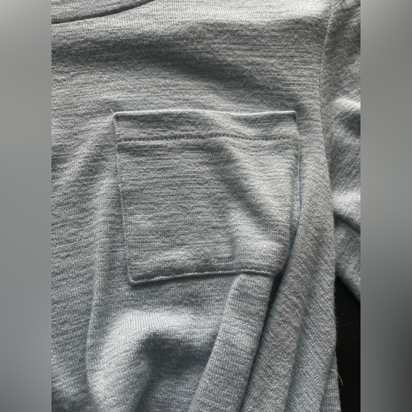 Aritizia Size Xtra-Small Women's Light Blue Knot Front Top Cropped Wilfred Free - Picture 5 of 5